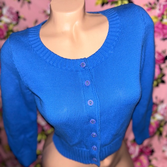 Betsey Johnson blue lipstick “B” initial Marilyn sweater cropped cardigan button - Picture 5 of 8